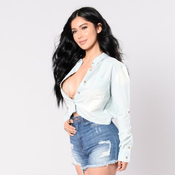 Fashion Nova Light Wash Denim Crop Top - Picture 3 of 3